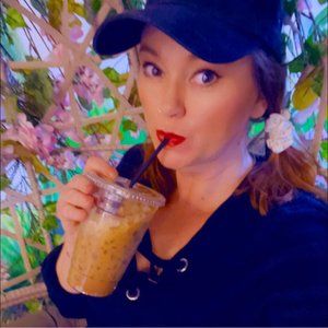 Meet your Posher, Andi lee